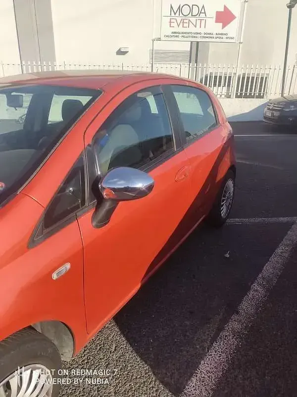Usata Fiat Grande Punto Active 75 CV (55 kW) 2007 Arancione Utilitaria