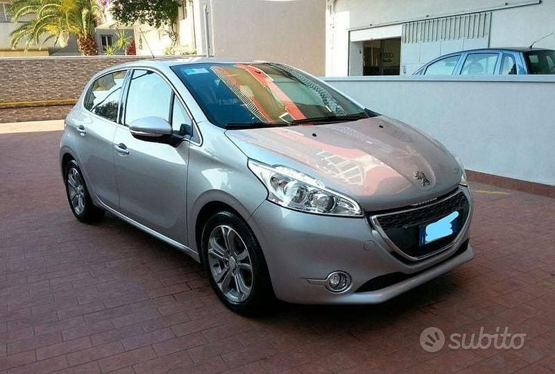Usata Peugeot 208 68 CV (50 kW) 2012 Grigio Utilitaria