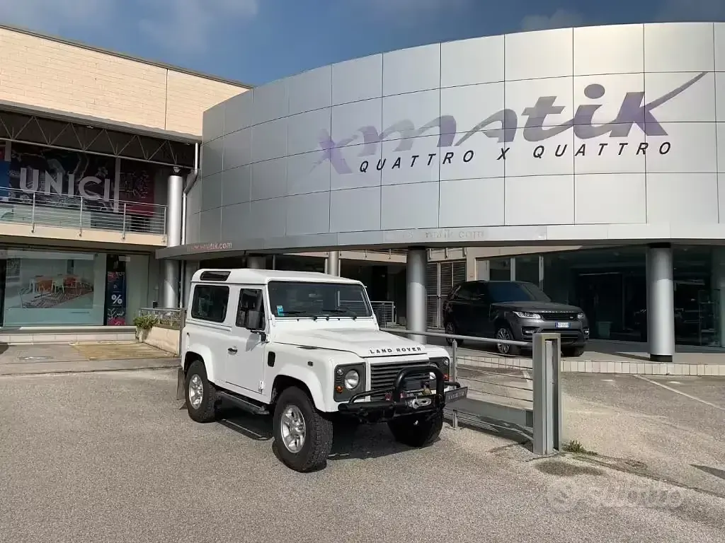 Usata Land Rover Defender 122 CV (89 kW) 2012 Utilitaria
