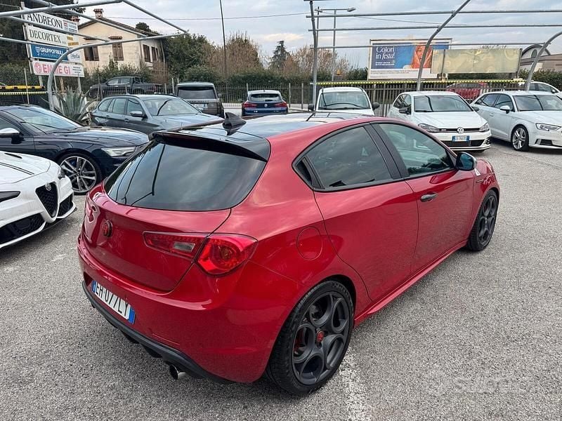 Second-hand Alfa Romeo Giulietta Quadrifoglio Verde 235 CP (172 kW) 2011 Roșu Hatchback