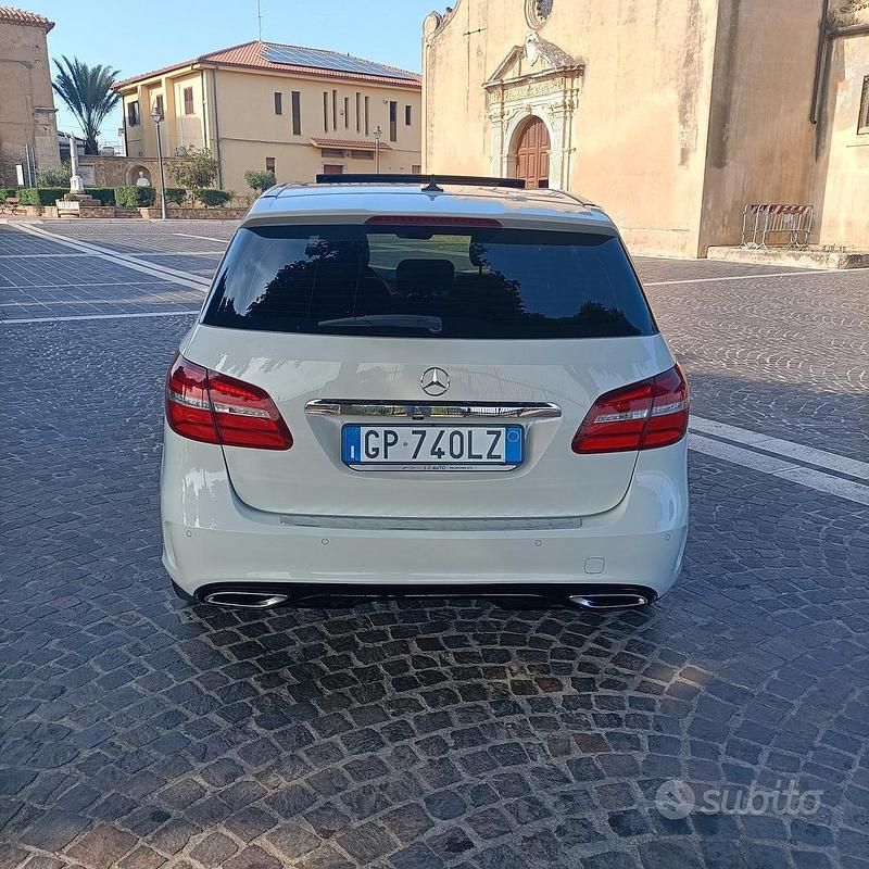 Usata Mercedes B200 136 CV (100 kW) 2017 Bianco Monovolume