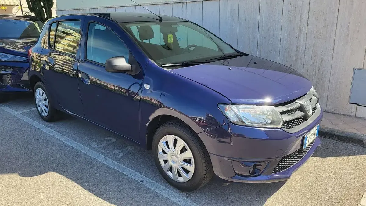 Usata Dacia Sandero Ambiance 75 CV (55 kW) 2014 Berlina