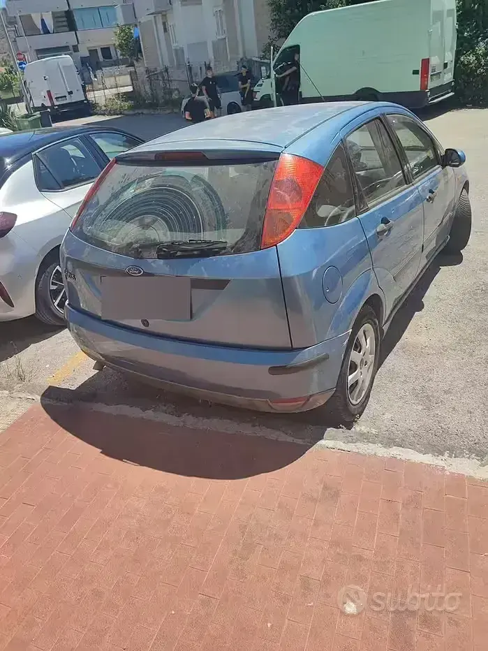 Usata Ford Focus 90 CV (66 kW) 2001 Bluazzurro Berlina