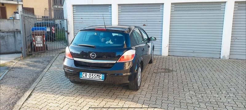 Usata Opel Astra 105 CV (77 kW) 2004 Nero Berlina