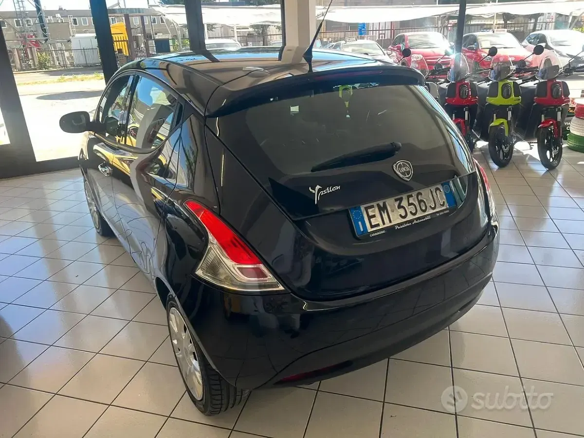 Usata Lancia Ypsilon Silver 69 CV (50 kW) 2012 Nero Utilitaria