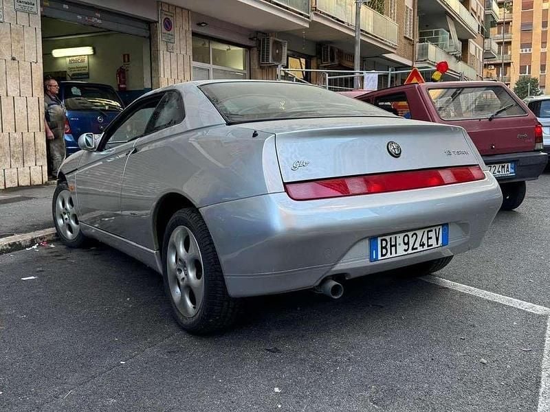 Usata Alfa Romeo GTV 144 CV (105 kW) 2000 Argento Coupé