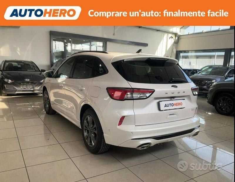 Usata Ford Kuga ST-Line X 120 CV (88 kW) 2022 Bianco SUV