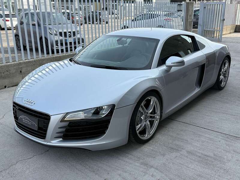 Argento Usata 2010 Audi R8 Coupé Coupé | 95.000 € (Ottimo prezzo) - Immagine 1/4