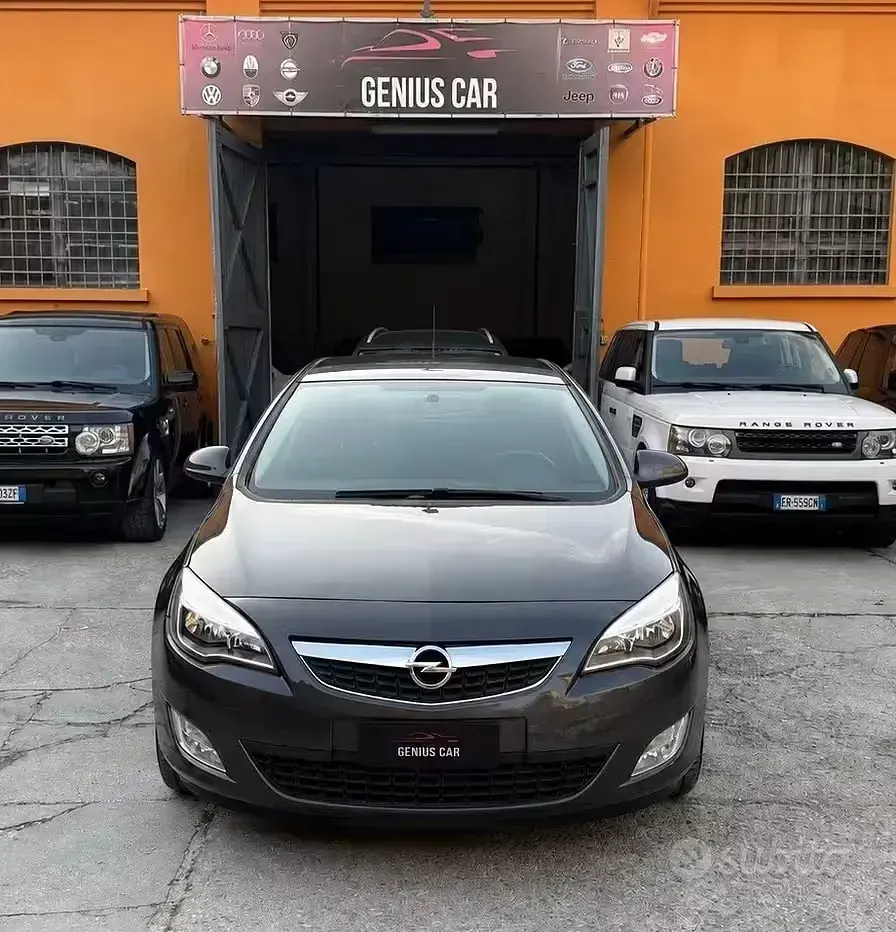 Usata Opel Astra Cosmo 140 CV (102 kW) 2012 Grigio Berlina