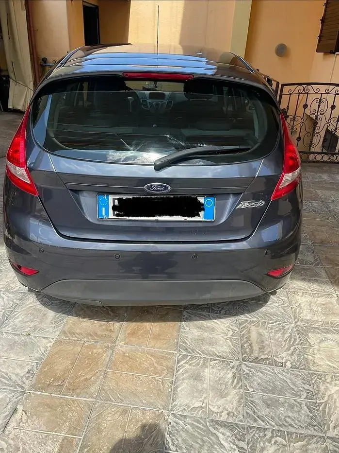 Usata Ford Fiesta 82 CV (60 kW) 2010 Blu Berlina