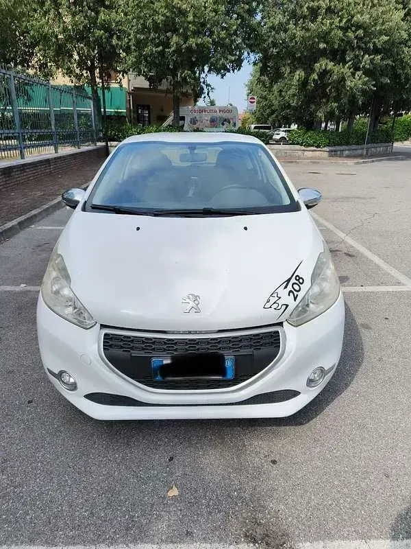 Usata Peugeot 208 Access 82 CV (60 kW) 2013 Bianco Utilitaria