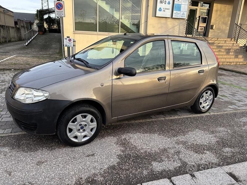Marrone Usata 2006 Fiat Punto Active Tre volumi | 2199 € (Buon prezzo) - Immagine 1/4