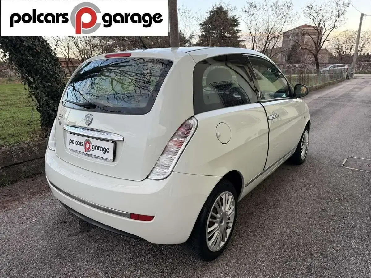 Usata Lancia Ypsilon 69 CV (50 kW) 2010 Bianco Utilitaria