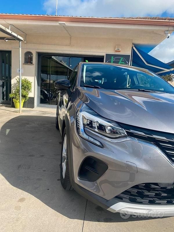 Usata Renault Captur Intens 95 CV (69 kW) 2021 Grigio SUV