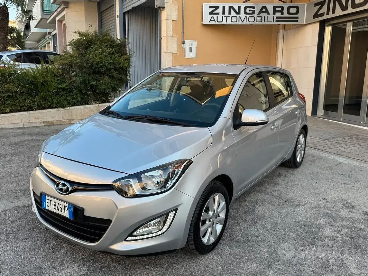 Usata Hyundai i20 Edition 75 CV (55 kW) 2014 Grigio Utilitaria