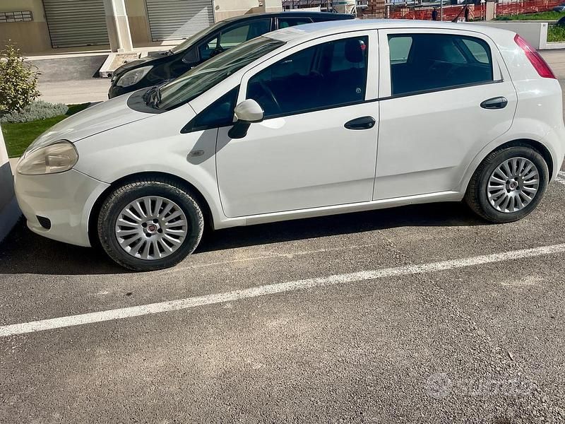 Usata Fiat Punto 75 CV (55 kW) 2010 Utilitaria
