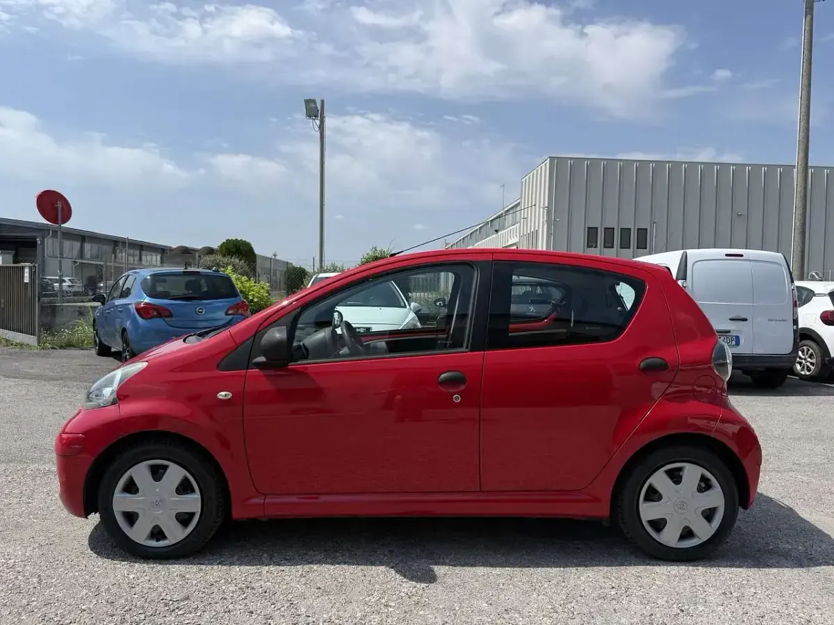 Usata Toyota Aygo Sol 68 CV (50 kW) 2009 Rosso Utilitaria