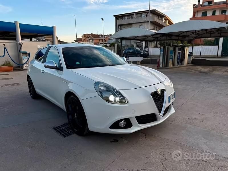 Usata Alfa Romeo Giulietta Distinctive 120 CV (88 kW) 2014 Bianco Utilitaria