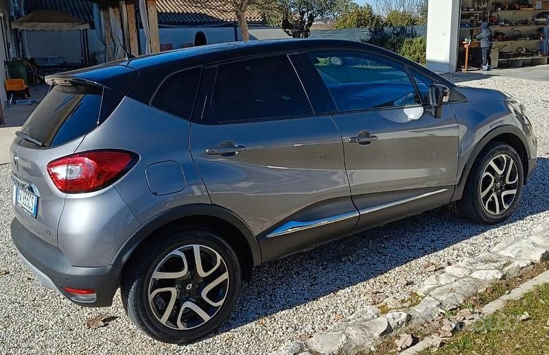 Usata Renault Captur 90 CV (66 kW) 2015 Grigio SUV