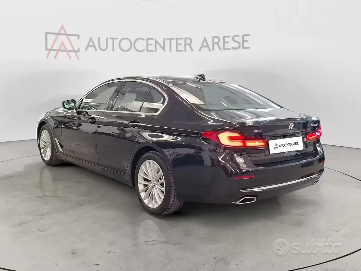 Usata BMW 520 Luxury Line 190 CV (139 kW) 2022 Nero Berlina
