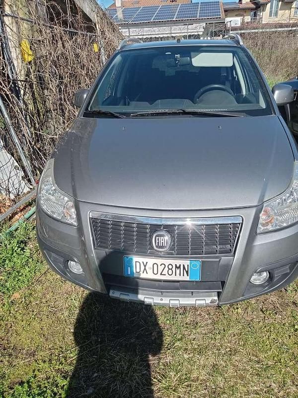 Usata Fiat Sedici Emotion 107 CV (78 kW) 2009 Argento SUV