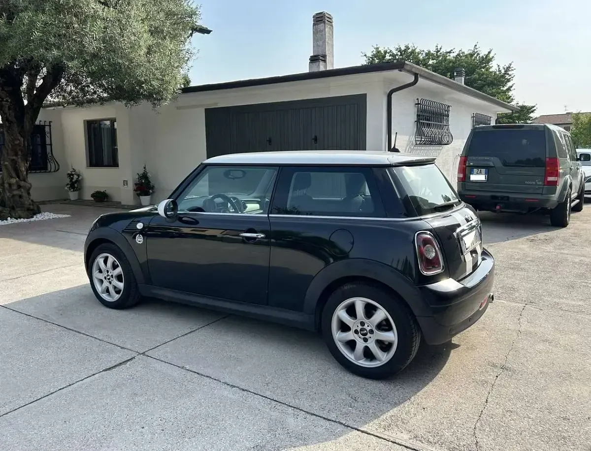Usata Mini Cooper 122 CV (89 kW) 2010 Nero Utilitaria