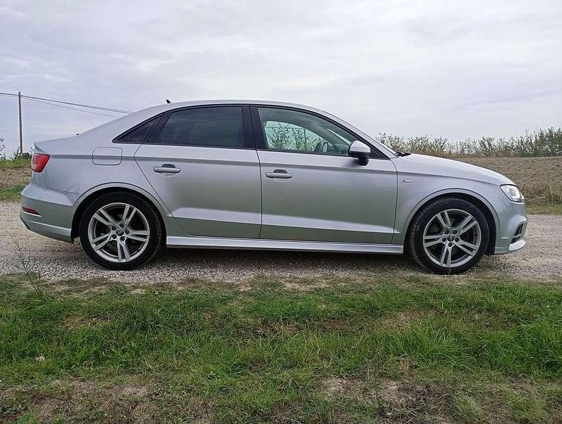 Usata Audi A3 Admired 150 CV (110 kW) 2019 Argento Berlina