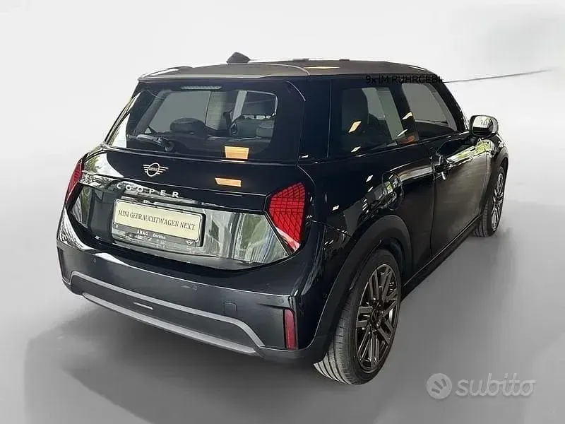 Usata Mini Cooper Classic 114 kW (156 CV) 2025 Nero Utilitaria