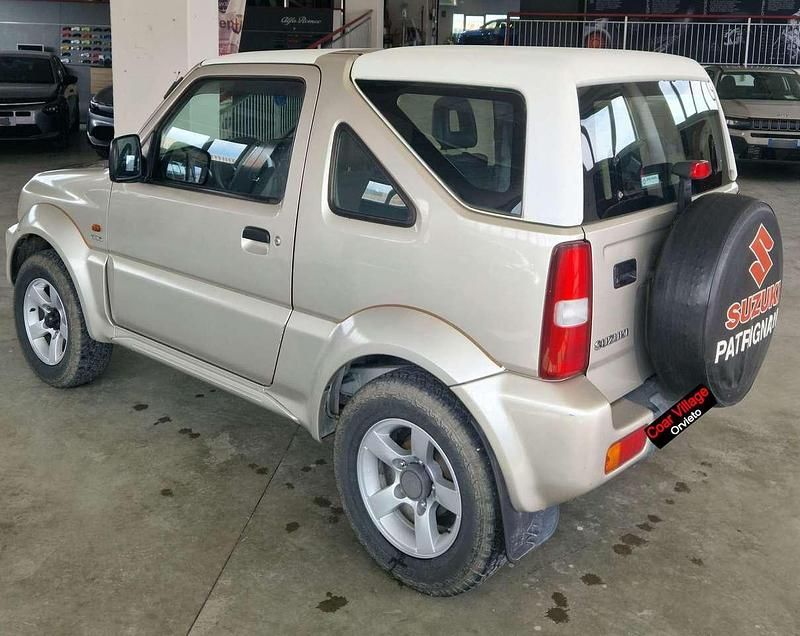 Usata Suzuki Jimny 86 CV (63 kW) 2005 Grigio SUV