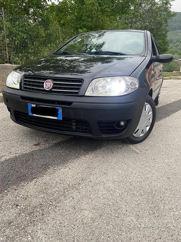 Usata Fiat Punto 70 CV (51 kW) 2006 Utilitaria