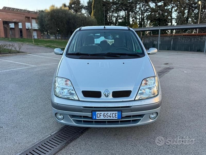 Usata Renault Scénic Expression 101 CV (74 kW) 2003 Grigio Monovolume