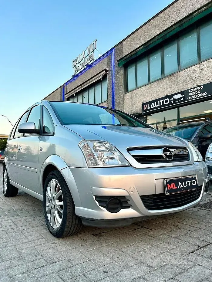 Usata Opel Meriva Cosmo 90 CV (66 kW) 2009 Grigio Monovolume
