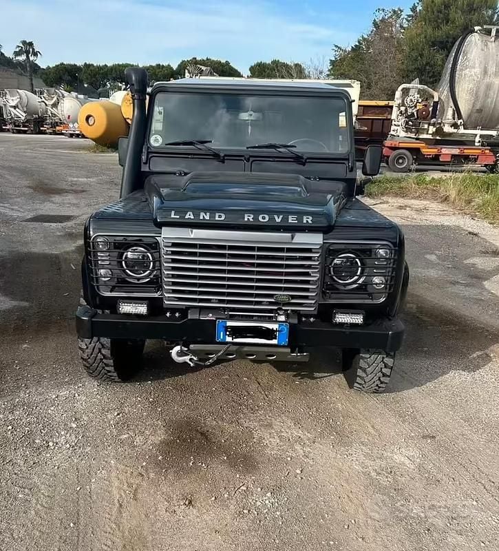 Usata Land Rover Defender 122 CV (89 kW) 2010 SUV