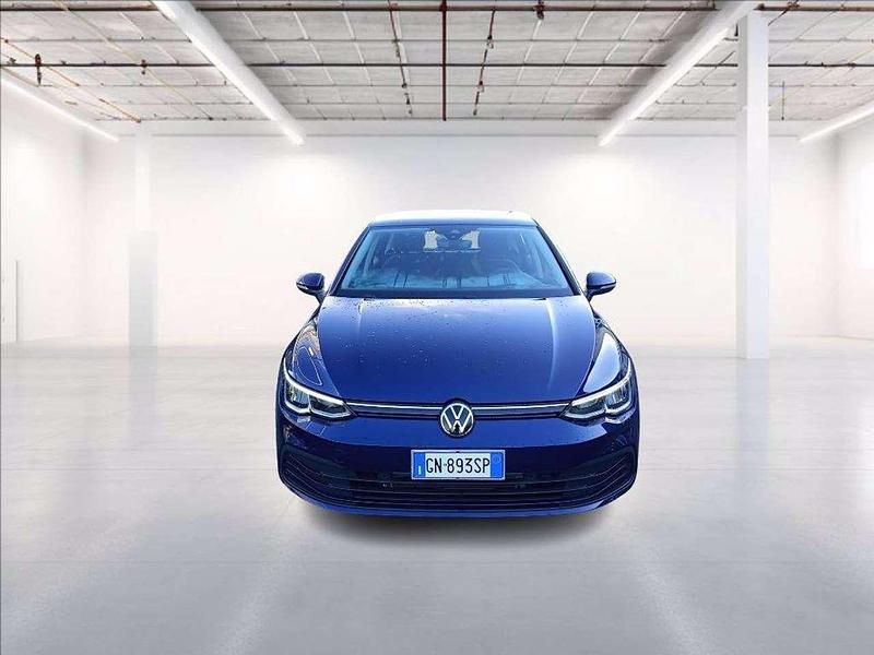 Usata VW Golf VIII Life 131 CV (96 kW) 2023 Blu metallizzato Berlina