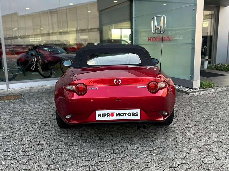 Usata Mazda MX5 Exclusive-Line 184 CV (135 kW) 2024 Rosso Cabrio