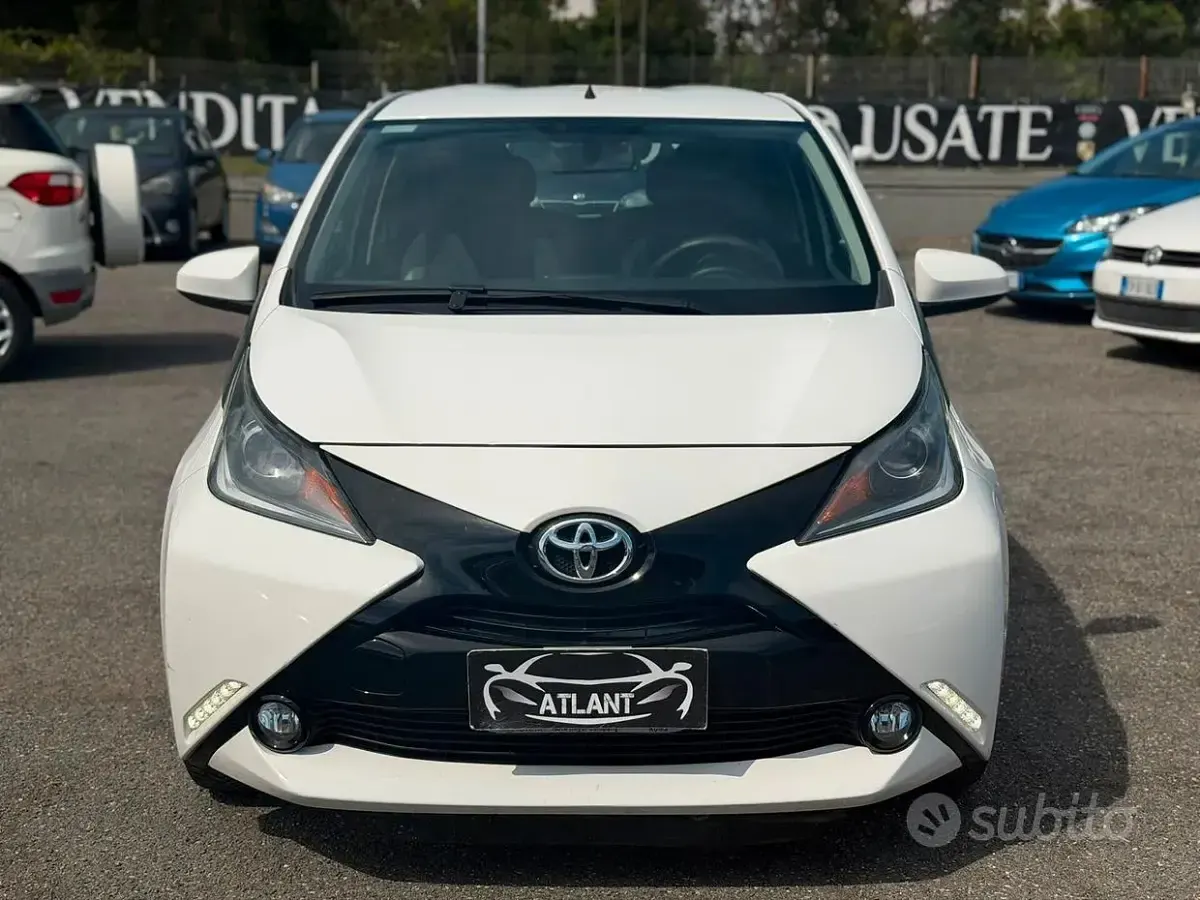 Usata Toyota Aygo X-play 69 CV (50 kW) 2014 Bianco Utilitaria