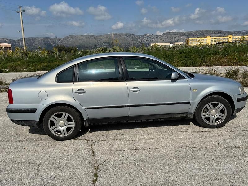 Usata VW Passat 75 CV (55 kW) 1996 Grigio Berlina