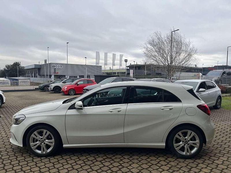 Usata Mercedes A180 109 CV (80 kW) 2016 Bianco Berlina