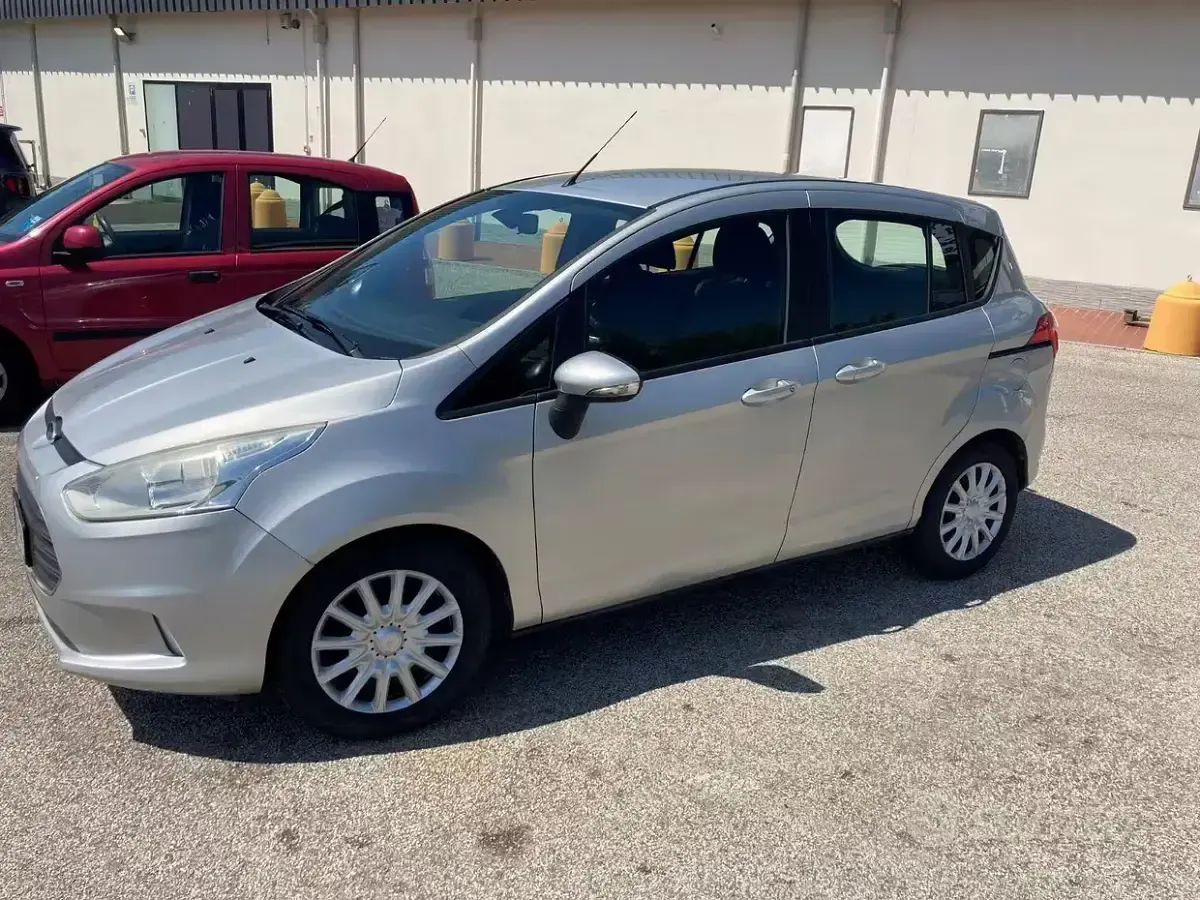 Usata Ford B-MAX 75 CV (55 kW) 2015 Grigio Monovolume