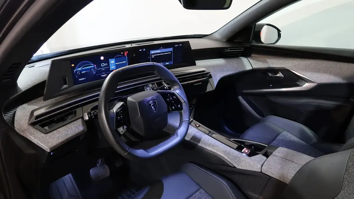 Usata Peugeot 3008 Allure 145 CV (106 kW) 2025 Grigio scuro SUV