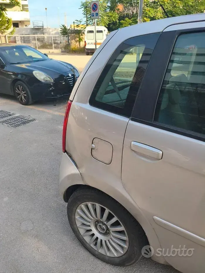 Usata Fiat Idea 70 CV (51 kW) 2006 Grigio Monovolume