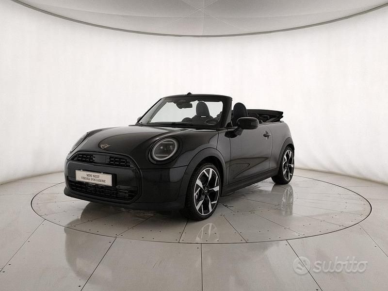 Nuova Mini Cooper Classic 2025 Nero Utilitaria