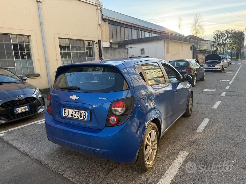 Usata Chevrolet Aveo LT 85 CV (62 kW) 2011 Blu Berlina