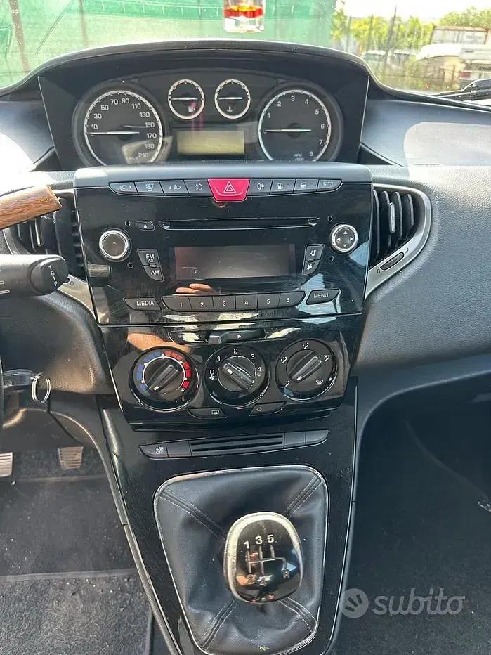 Usata Lancia Ypsilon Platinum 77 CV (56 kW) 2013 Nero Utilitaria
