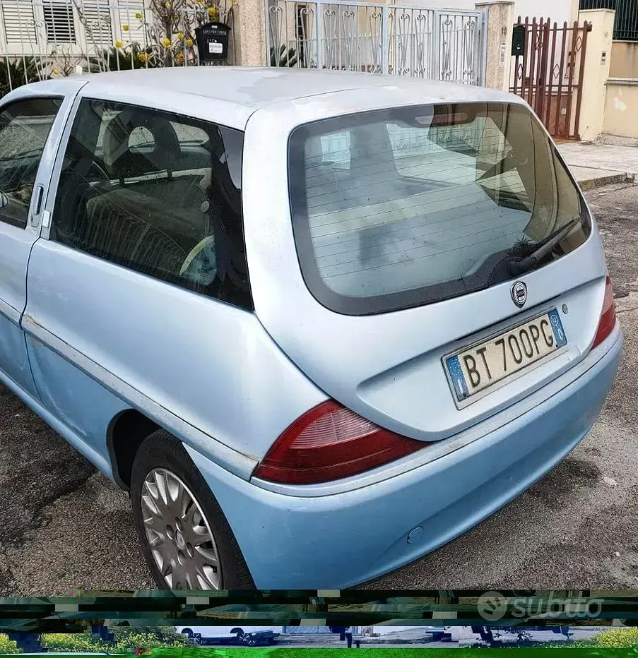 Usata Lancia Ypsilon 60 CV (44 kW) 2002 Bluazzurro Utilitaria