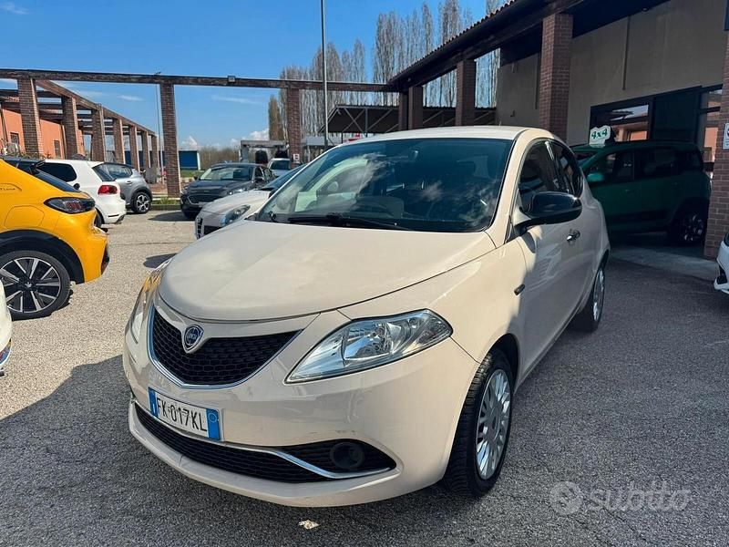 Usata Lancia Ypsilon S 95 CV (69 kW) 2017 Beige Utilitaria