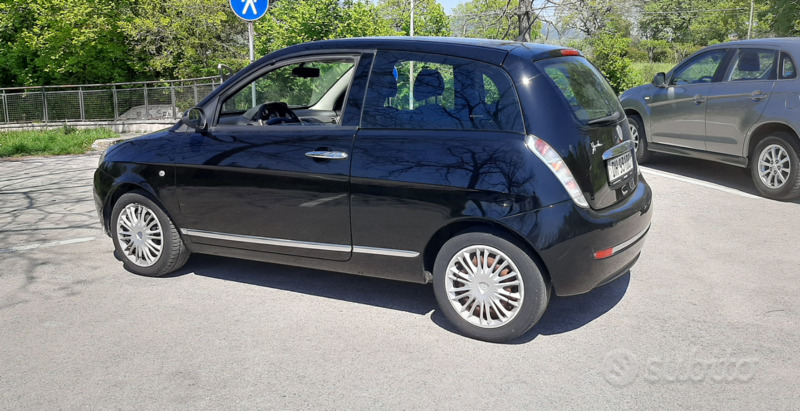 Usato 2007 Lancia Ypsilon 1.2 Benzin (4.200 €)