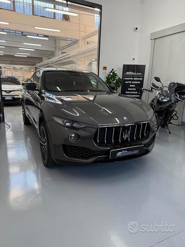 Usata Maserati Levante 250 CV (183 kW) 2016 Grigio SUV