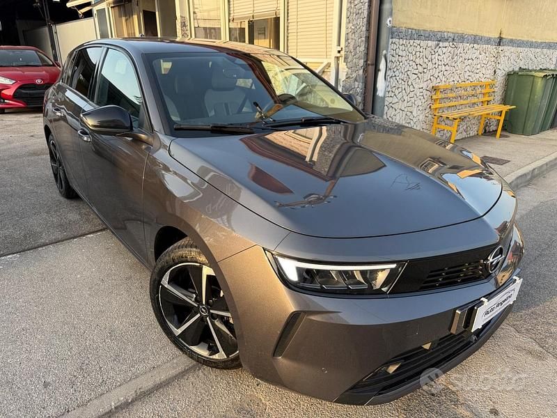 Usata Opel Astra Elegance 131 CV (96 kW) 2023 Grigio Berlina