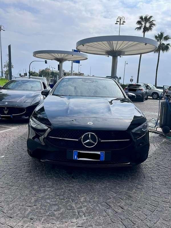Usata Mercedes A180 Advanced 136 CV (100 kW) 2025 Nero Berlina